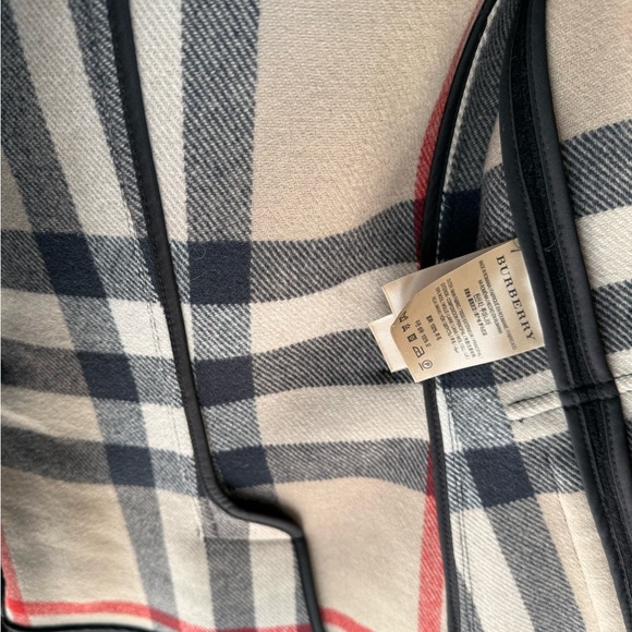 Burberry Britt Wool Black Coat w/ Hood & Signature Check Lining & Toggle • 2 - Picture 12 of 14